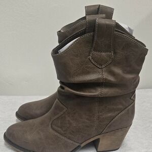 Charles Albert Brown ankle boots with a western vibe, size US 7